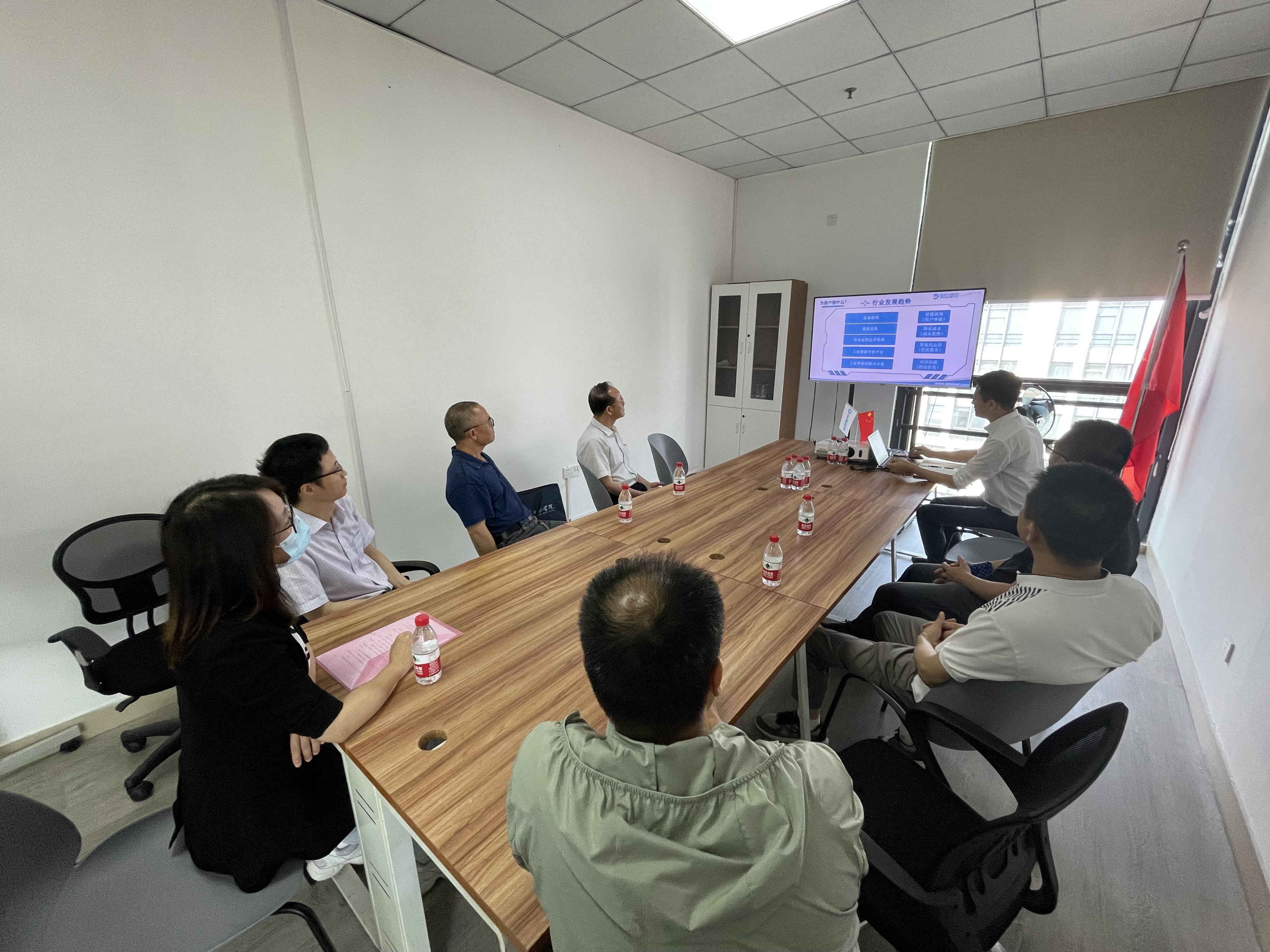 海洋職業(yè)技術(shù)學(xué)院與物通博聯(lián)合作洽談